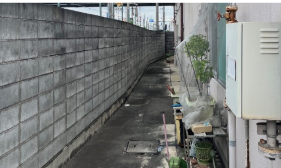 倉庫の擁壁補強工事ビフォー1
